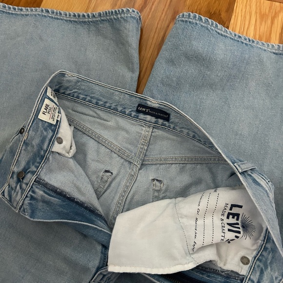 Levi’s high ride wide flare jeans!🌊 - Picture 3 of 4